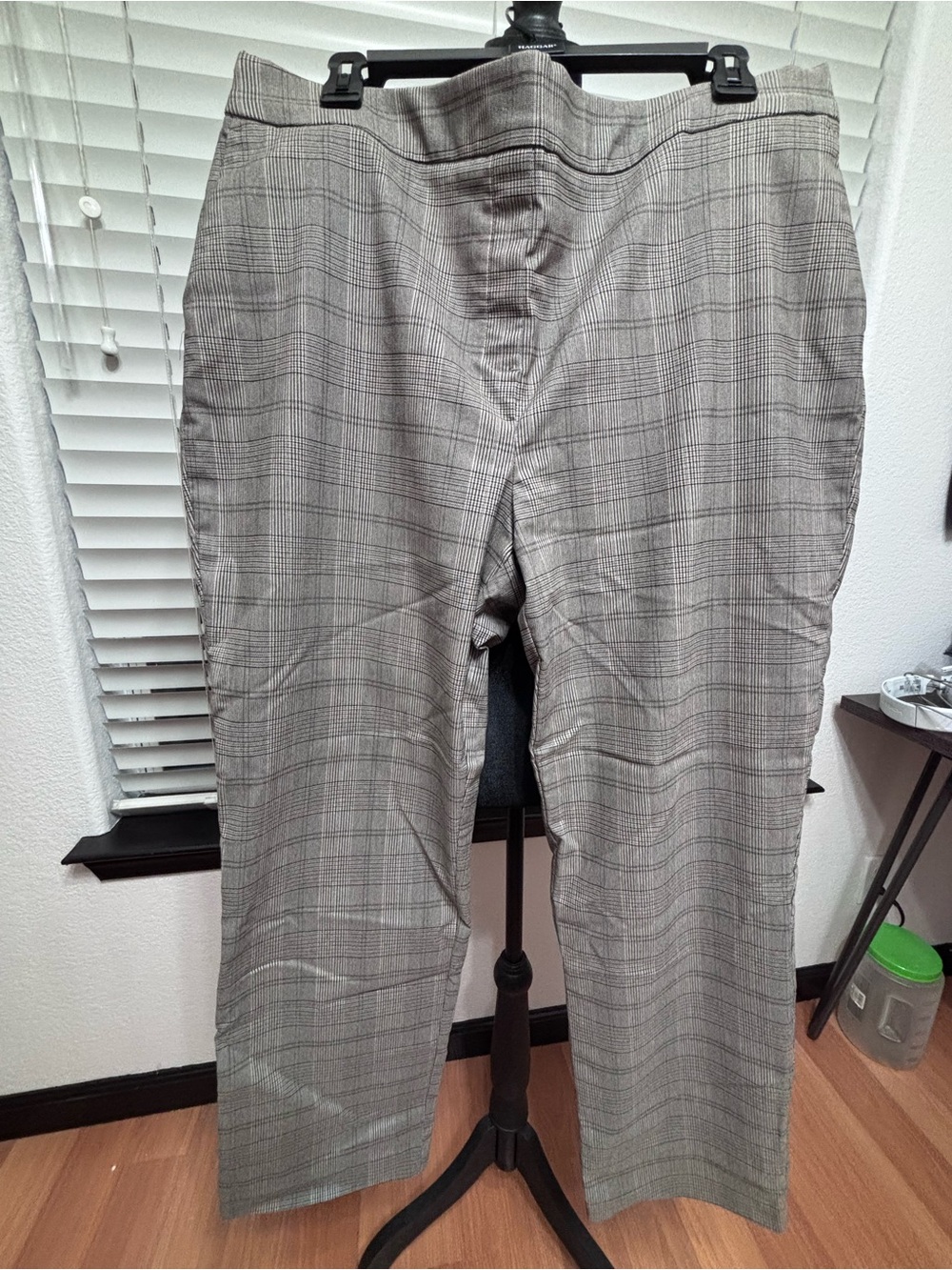 Hilary Radley Gray Plaid Cropped Dress Pants